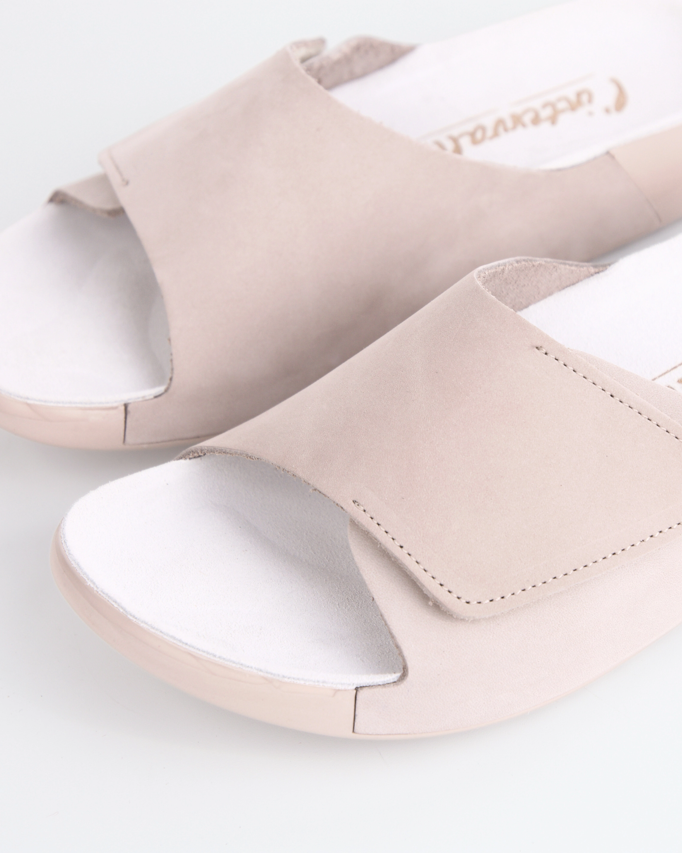 Andalusia Lt Grey Nubuck
