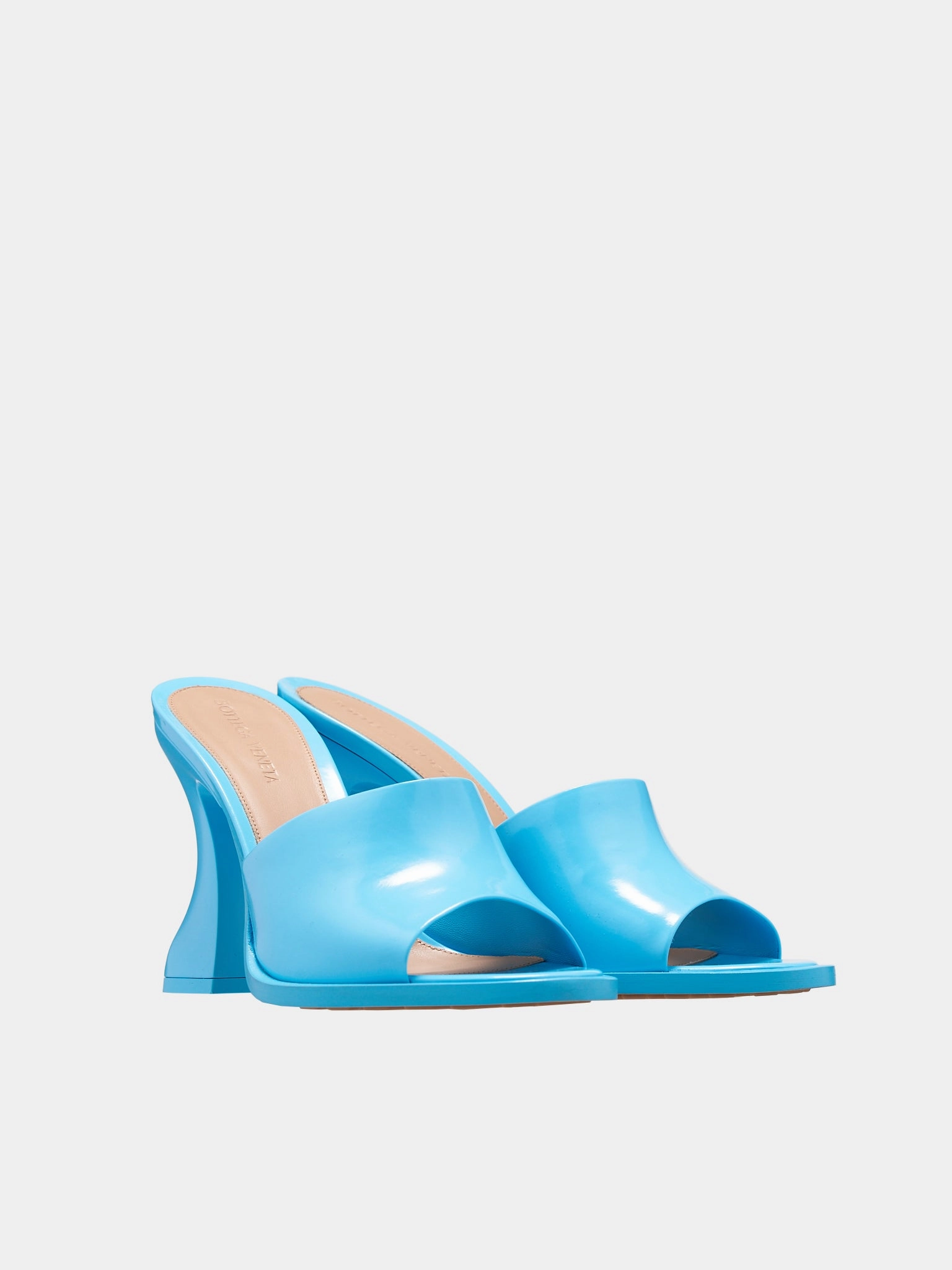 Cha-Cha Mule (787038V4BO0-4464-SCARLETT-DIP)