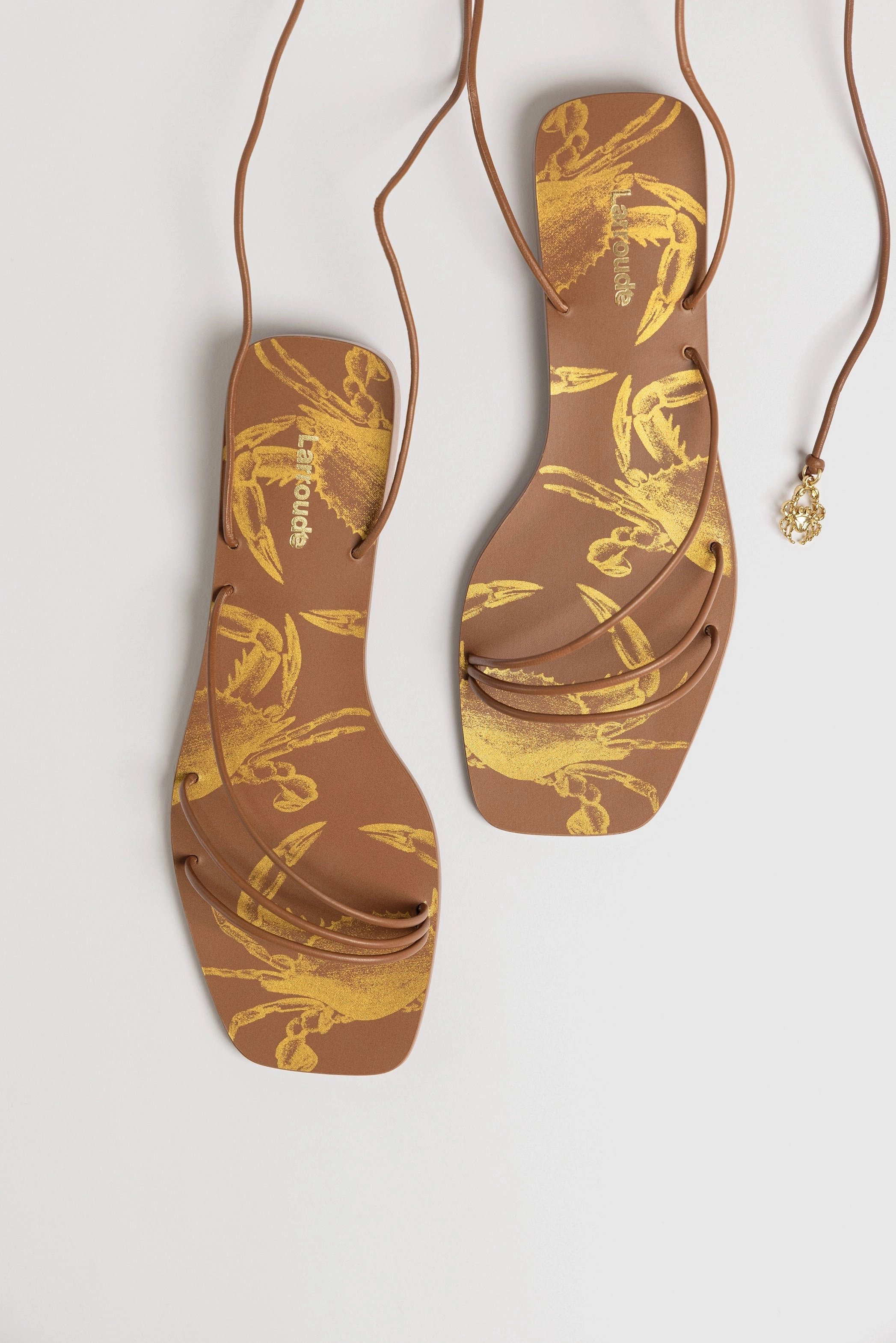 Nadia Flat Sandal In Caramel Leather
