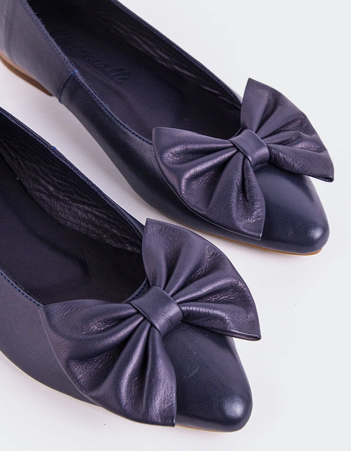 Ulwin Navy Leather