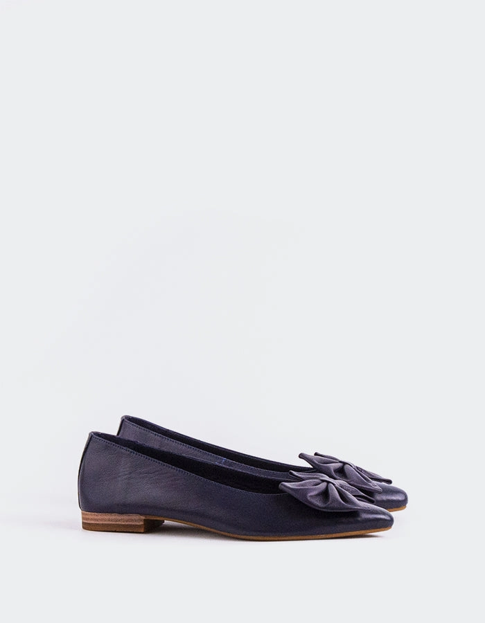 Ulwin Navy Leather